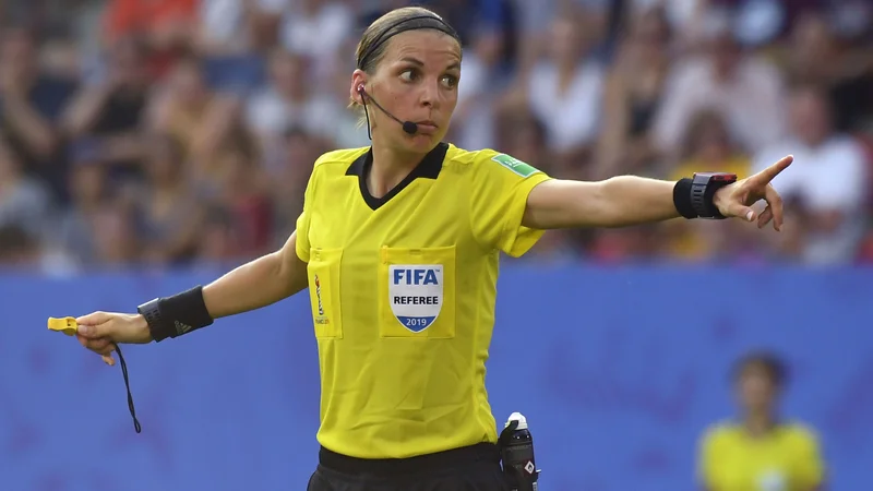 Fotografija: Francoska sodnica Stephanie Frappart se bo vpisala v zgodovino nogometa. FOTO: AFP