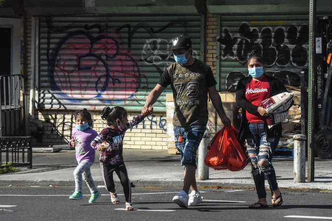 V New Yorku je policija od 347 izdanih kazni 304 odmerila temnopoltim in Latinoameričanom. FOTO: Afp