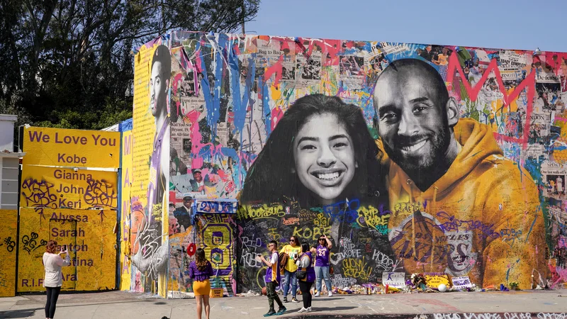 Fotografija: Kobe Bryant in Gianna Bryant sta bila med žrtvami helikopterske nesreče v okolici Los Angelesa. FOTO: Reuters