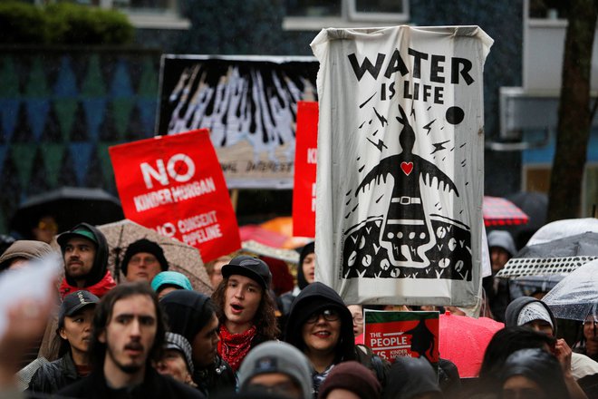 Protest združenih kanadskih gibanj proti naftovodu. FOTO: Reuters