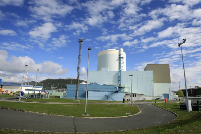 Jedrska energija je manj ogljična kot sončna, pravijo energetiki. FoOTO: Leon Vidic/Delo