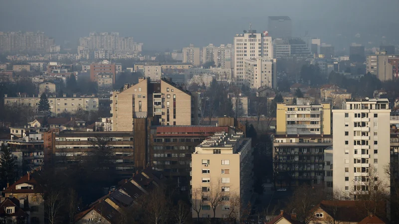 Fotografija: Kako graditi ali obnavljati bo predpisal načrt, ki ga še ni. FOTO: Blaž Samec/Delo