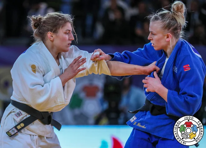 Andreja Leški (levo) si je letos na turnirjih za svetovni pokal priborila že tri kolajne. FOTO: Gabriela Sabau/IJF