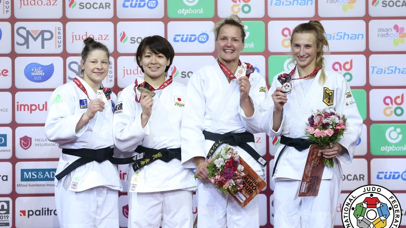 Fotografija: Tina Trstenjak (levo) si je z drugim mestom v Bakuju izbojevala že 33. kolajno na turnirjih za svetovni pokal. FOTO: Emanuele Di Feliciantonio/IJF