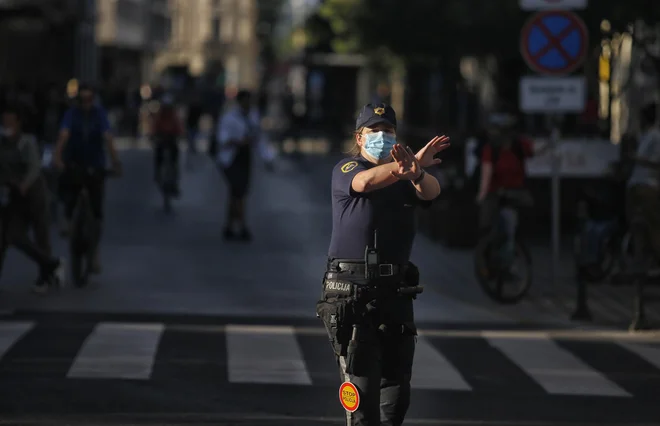 Policisti razen spremljanja dogajanja posebnega dela v petek niso imeli. Foto Blaž Samec