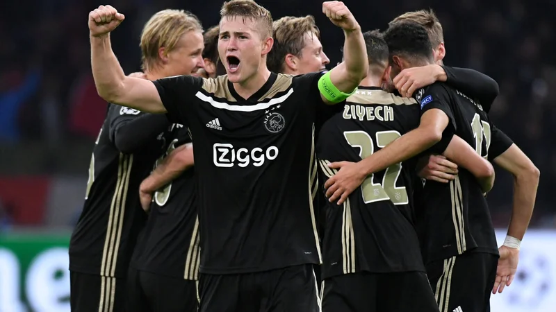 Fotografija: Kapetan Ajaxa, komaj 19-letni branilec Matthijs de Ligt, velja na trgu okroglih 50 milijonov evrov.