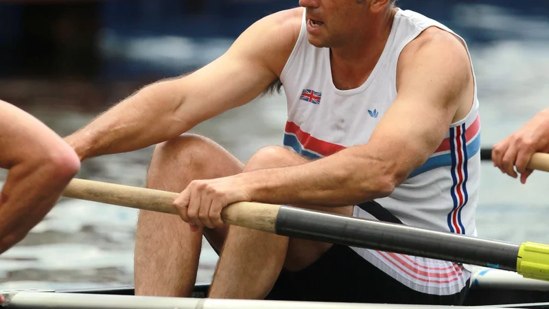 Fotografija: Steve Redgrave še vedno rad poprime za vesla. FOTO: Reuters