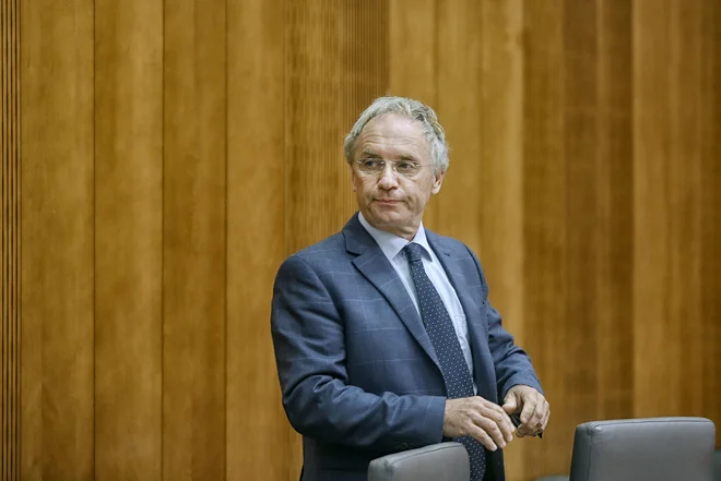 Notranji minister Aleš Hojs je na bojni nogi s sindikatom policistov. FOTO: Blaž Samec/Delo