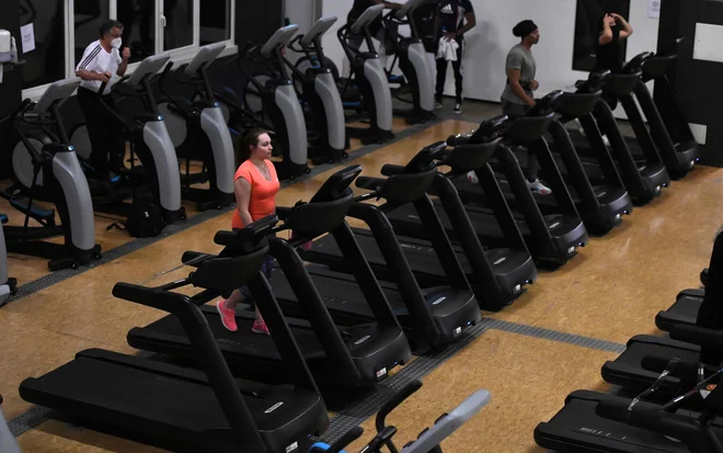 Fitnes iniciativa opozarja tudi, da do sprejetja sklepa o prepovedi dela ni bilo zabeleženih primerov prenosa okužbe znotraj tega področja in da ta dejavnost pomeni kulturo telesa. FOTO: AFP