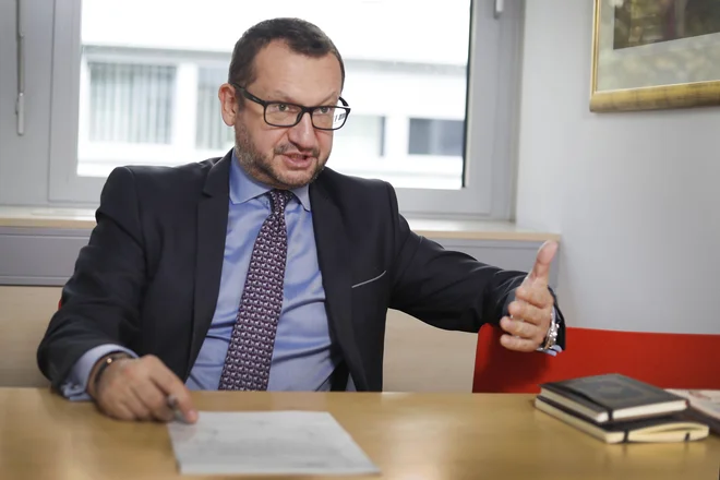 Ranljivost majhnega izvozno usmerjenega gospodarstva se kaže predvsem v odvisnosti od kupcev v okoljih, na katera nimamo tako rekoč nobenega vpliva, pravi Sergej Simoniti. Foto Leon Vidic