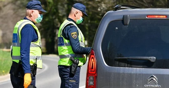 Na mejnem prehodu med obema Goricama, ki je na novo odprt, nastajajo težave. FOTO: Delo