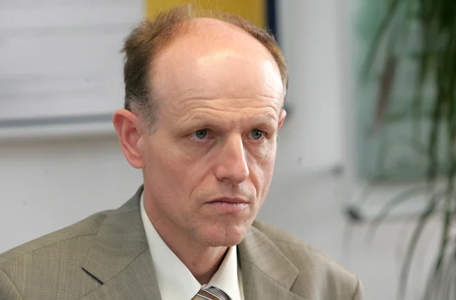 Na ZZZS so izvedli pilotni projekt z uvajanjem kliničnih farmacevtov kot svetovalcev zdravnikom in bolnikom, pravi Jurij Fürst, vodja oddelka za zdravila. FOTO Igor Zaplatil/Delo