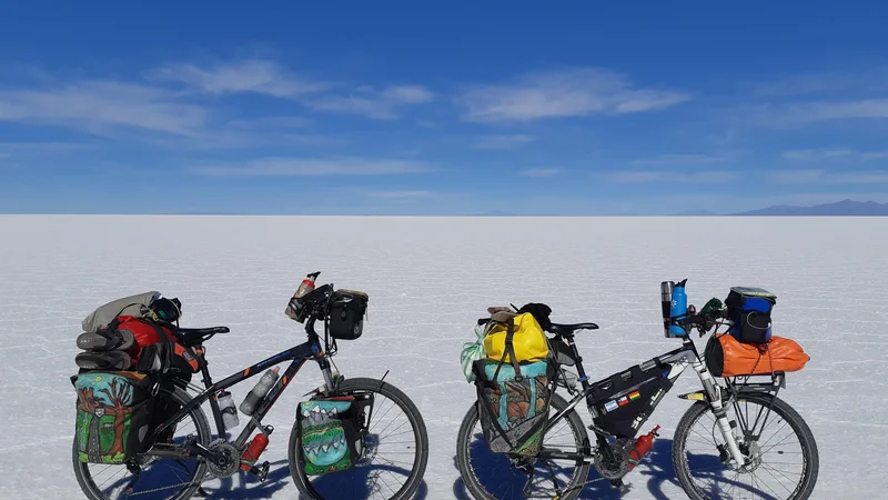 Fotografija: Slovita slana puščava v Boliviji, Salar de Uyuni, je bila za kolesi težka preizkušnja. FOTO: osebni arhiv