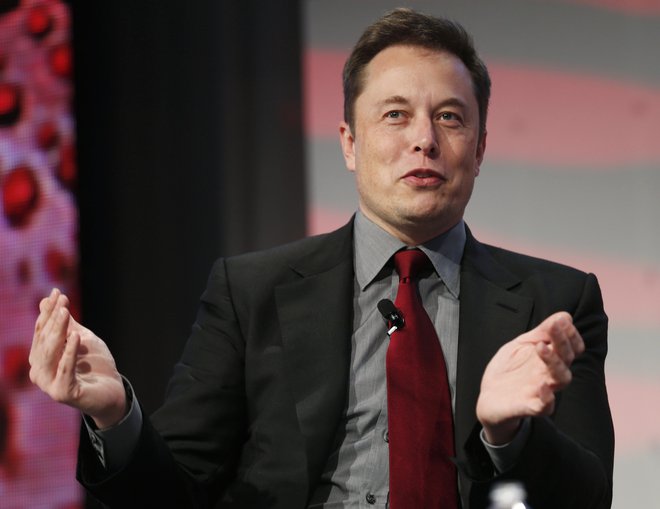 Elon Musk se je uprl oblastem okrožja Alameda. FOTO: Rebecca Cook/Reuters