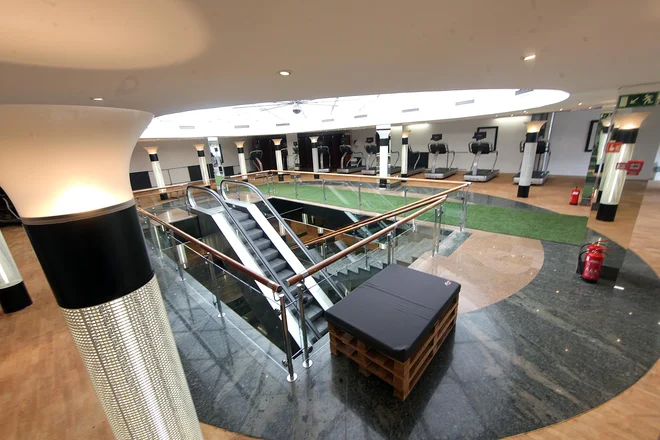 Fitcity v nekdanji Modni hiši je danes tak kot pred otvoritvijo pred dvema letoma. Brez rekreativcev. FOTO: Mavric Pivk/Delo