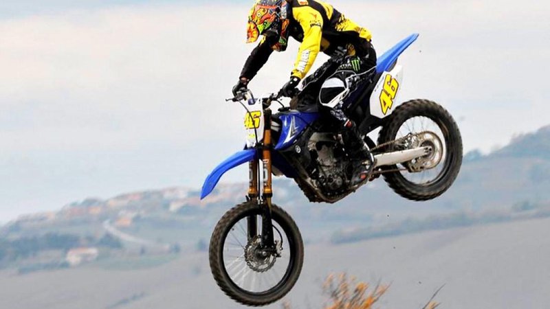 Fotografija: Valentino Rossi se odlično znajde tudi na progi za motokros. FOTO: Instagram