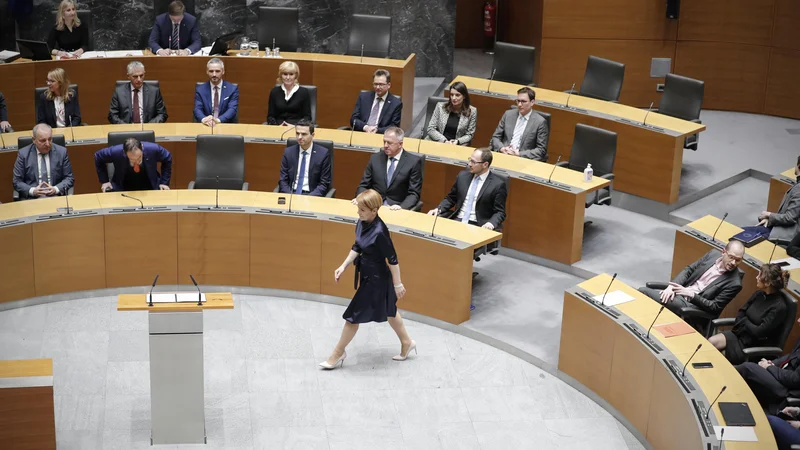Fotografija: »Distanciramo se od različnih osebnih prepričanj in tudi dopisov, ki so jih posamezniki pisali in se pod njih podpisovali z imeni,« je včeraj ostro nastopila Aleksandra Pivec, predsednica Desusa. FOTO: Uroš Hočevar