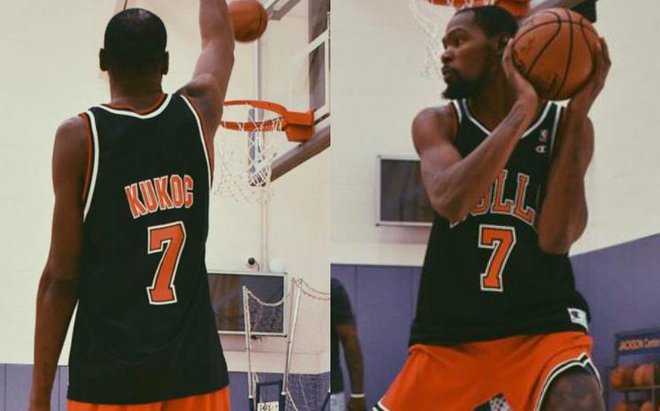 Tudi Kevin Durant občuduje Tonija Kukoča, zato se je na treningu košarkarjev Brooklyna pojavil v njegovem dresu s številko 7. FOTO: Instagram