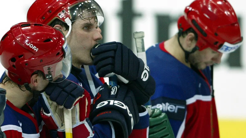 Fotografija: Hokejisti ruske reprezentance so največje razočaranje doživeli prav na domačem ledu, leta 2000 na svetovnem prvenstvu v St. Peterburgu. FOTO: Reuters