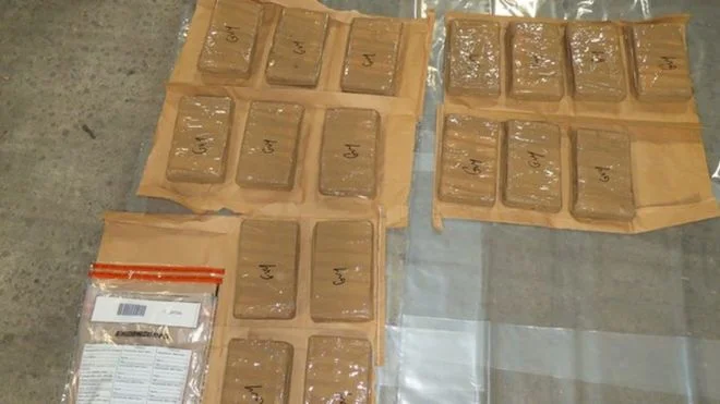 Britanski kriminalistični urad NCI je prav tako v aprilu letos in prav tako v Dovru v tovornjaku odkril skriti kokain tudi pri dveh britanskih državljanih. FOTO: National Crime Agency