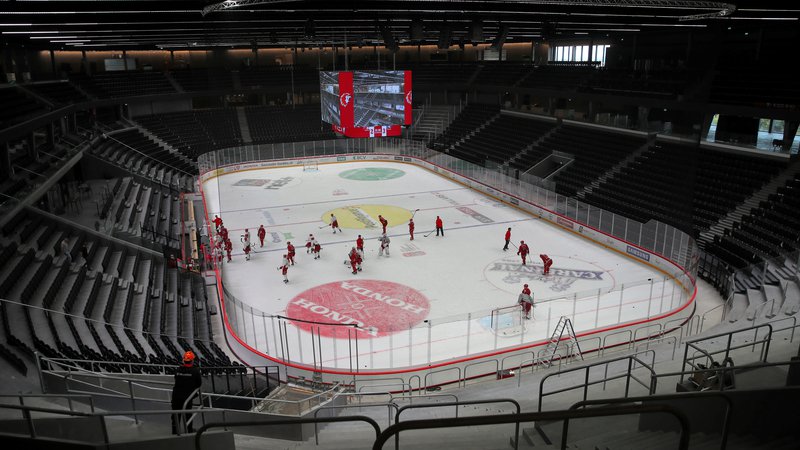 Fotografija: Hokej v Švici, tudi v Lozani, je predčasno končal sezono. FOTO: Reuters
