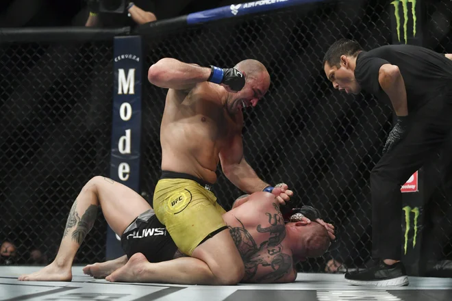 Glover Teixeira je s tehničnim nokavtom v peti rundi premagal Anthonyja Smitha. FOTO: Usa Today Sports