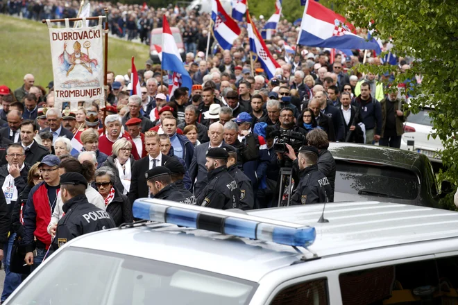 Libuško polje so preplavile hrvaške zastave. FOTO: Matej Družnik/Delo