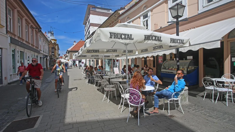 Fotografija: Maribor je prvi med slovenskimi mesti stopil na pot uvajanja pametnih rešitev na področjih energetike, komunale, infrastrukture ter trajnostne mobilnosti. FOTO Tadej Regent/Delo