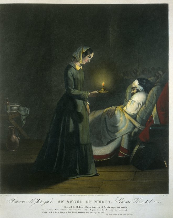 Slika iz leta 1855, objavljena v Timesu, s pripisom: ko so vsi drugi bolničarji šli spat in sta na prostore z bolnimi in ranjenim padli tema in tišina, je prišla s svetilko ... FOTO: Wikipedija