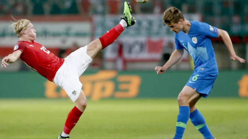 Fotografija: Pri največjem klubu med Slovenci v Rusiji, in sicer CSKA iz Moskve, igra reprezentant Jaka Bijol (desno). FOTO: Roman Šipić/Delo