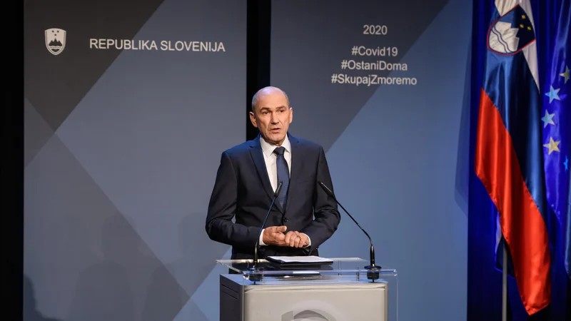 Fotografija: Ni prvič, da je politika povozila stroko. Težavo imamo, ko politika ne sliši zdravnikov v primeru zdravstvenih vprašanj. Težavo imamo tudi, ko politika iz paketa ukrepov za blažitev posledic epidemije brez pomisleka na državno blagajno deli populistične bonbončke. Foto Nebojsa Tejič/sta