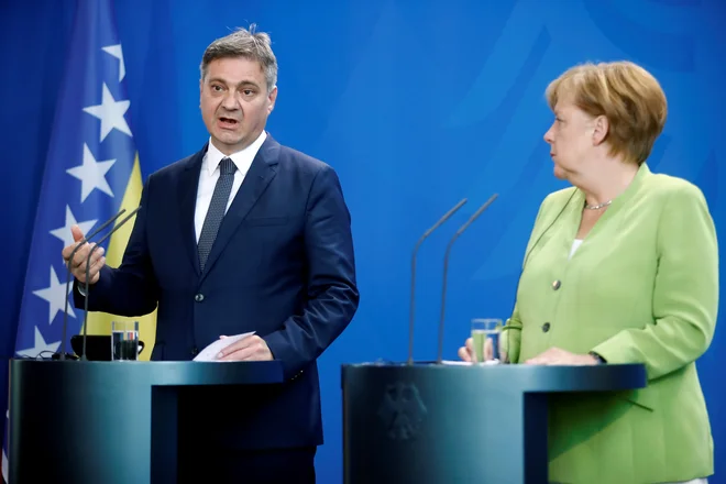 Na spletni strani nemške vlade so med drugim zapisali, da bo Nemčija še naprej zagotavljala potrebno podporo pri spoprijemanju s problematiko ilegalnega priseljevanja. FOTO: Hannibal Hanschke/Reuters