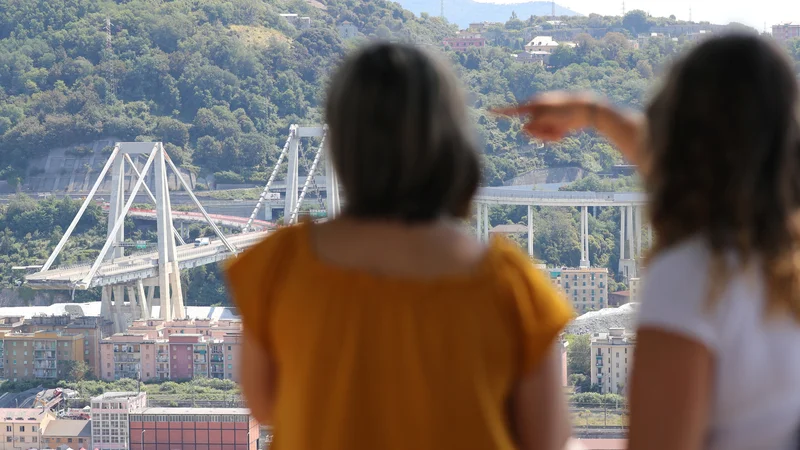 Fotografija: Italijanska vlada je že sprožila postopek odvzema koncesije zasebnemu podjetju Autostrade per l'Italia, ki s številnimi drugimi deli italijanskih avtocest. FOTO: Reuters