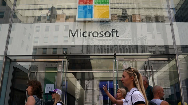 Fotografija: Microsoft je rusko obveščevalno službo obtožil, da se je ta lotila spletnih strani senata in konservativnih mnenjskih organizacij, ki ne podpirajo Donalda Trumpa. FOTO: Reuters