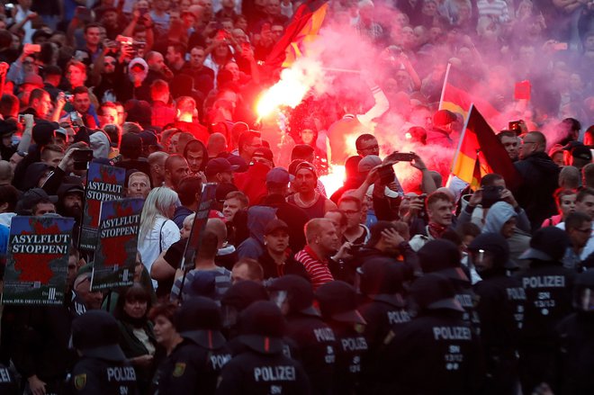 Po umoru nemškega državljana se demonstracije na Saškem nadaljujejo. FOTO: AFP