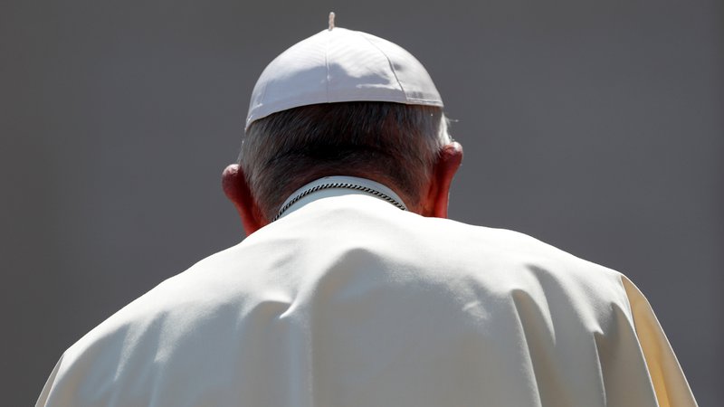 Fotografija: Papeža obtožujejo, da je že od začetka pontifikata vedel za spolne zlorabe. FOTO: Alessandro Bianchi/Reuters