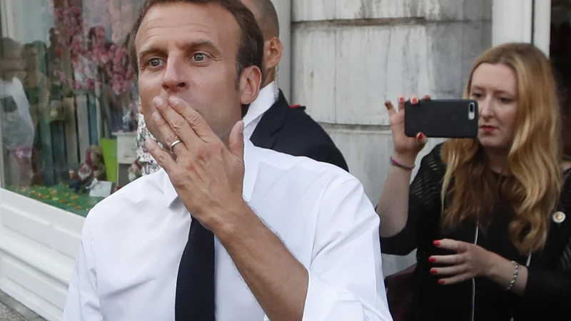 Fotografija: Je francoski predsednik Emmanuel Macron dovolj okoljsko ozaveščen? FOTO:AP