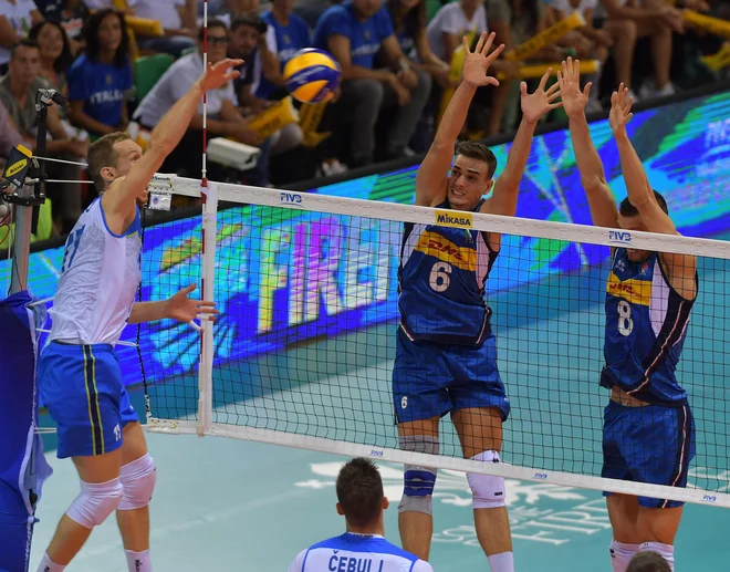 Tine Urnaut: Mislim, da nam je po prvem nizu pošla zbranost, saj smo si privoščili veliko napak pri servisu in igrali v krču. FOTO: FIVB