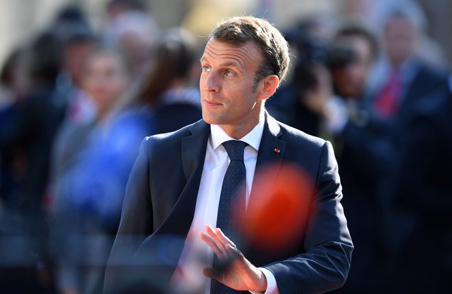 Emmanuel Macron rad moralizira, a med besedami in dejanji je razlika. Foto: AFP