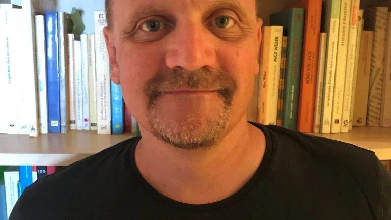Fotografija: Sociolog Vitale Philippe je predsedoval komisiji strokovnjakov, ki so se po naročilu francoske države dve leti poglabljali v dokumentacijo o otrocih z Reuniona. FOTO: Osebni arhiv