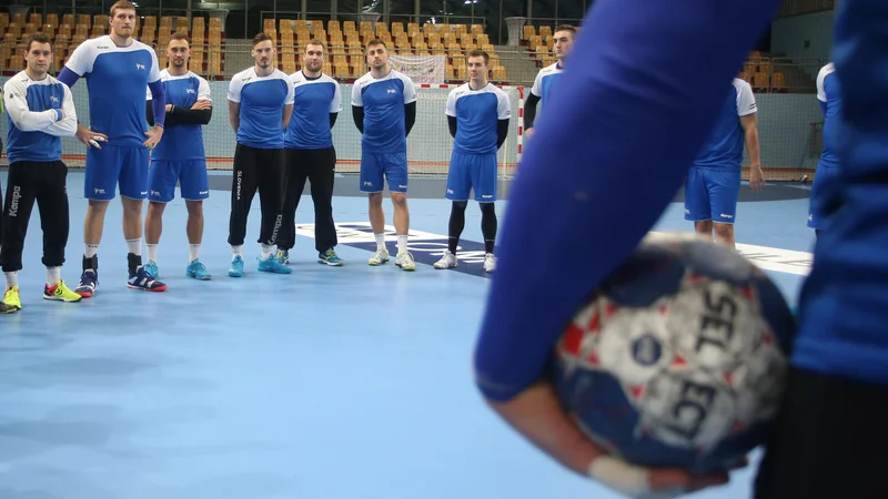Fotografija: Slovenci začenjajo pot proti evropskemu prvenstvu. FOTO: Tadej Regent