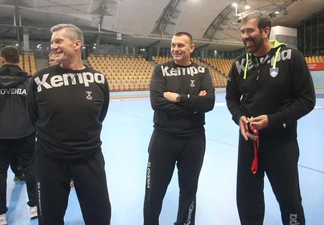 Strokovni štab reprezentance, od desne Veselin Vujović, Uroš Šerbec in Aleš Anžič, optimistično začenja novo zgodbo. FOTO: Tadej Regent