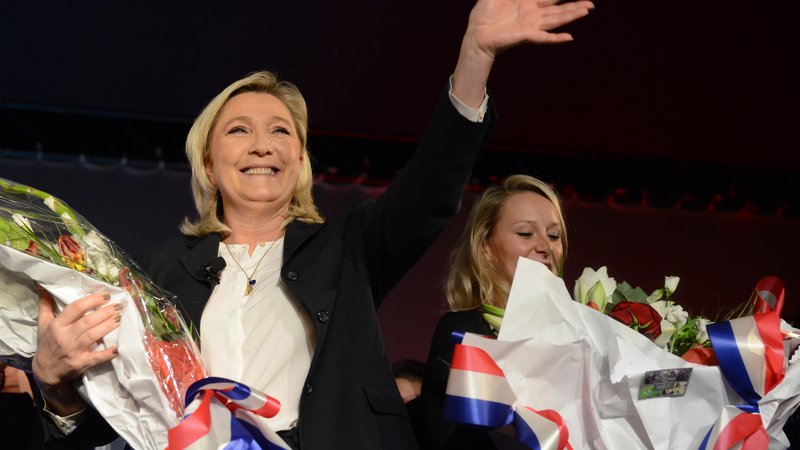 Fotografija: Francozinji skrajno desne ideologije Marine Le Pen (levo) in Marion Maréchal-Le Pen. Foto Reuters