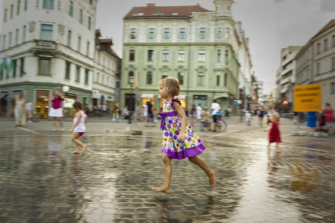 Od nekdaj so mladi ljudje odhajali od doma v svet. FOTO: Voranc Vogel/Delo