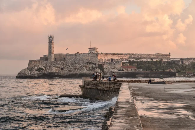 Znamenita promenada Malecón s staro obrambno utrdbo. Foto: Gašper Završnik