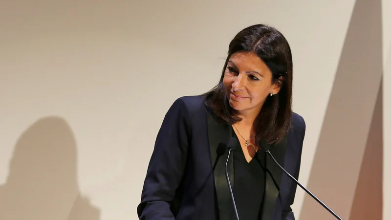 Fotografija: Anne Hidalgo v knjigi Respirer piše, da je onesnaženost zraka tretji najpogostejši vzrok smrti v Franciji. FOTO: Regis Duvignau/Reuters