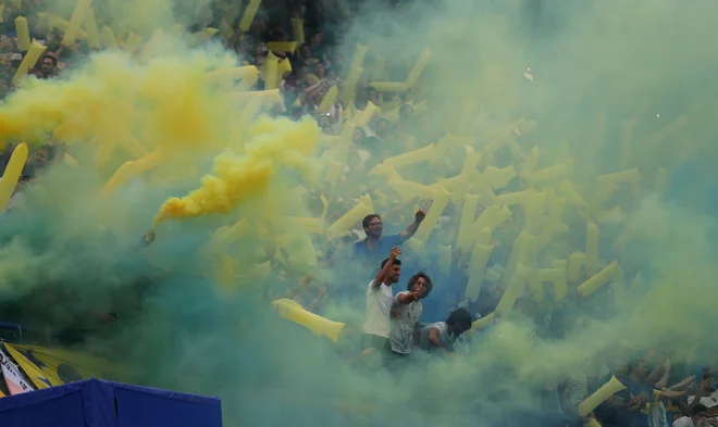 Pestro je bilo že na prvi finalni tekmi pokala libertadores pred dvema tednoma na štadionu Boce Juniors. Bilo je 2:2. FOTO: Reuters