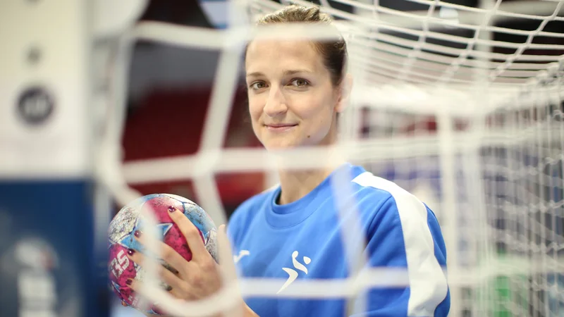 Fotografija: Ana Gros je takole pozirala Delovemu fotografu v Nancyju. FOTO: Jure Eržen