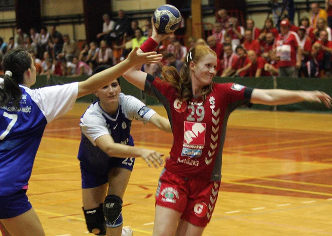 Za Krim Mercator je Lina Krhlikar igrala zgolj v sezoni 2007/08. FOTO: Blaž Samec