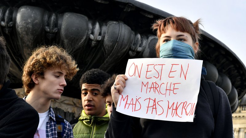 Fotografija: »Mi gremo naprej, ne Macron,« pravijo protestniki. FOTO: AFP